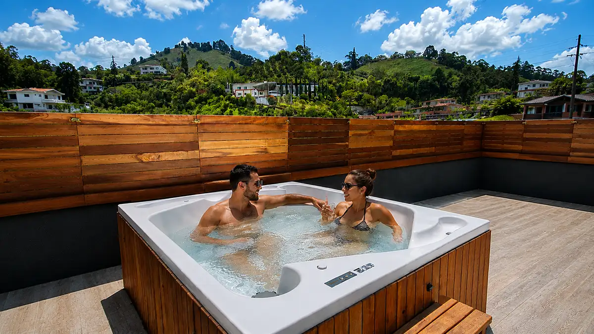Pareja en hidromasaje Jacuzzi 1