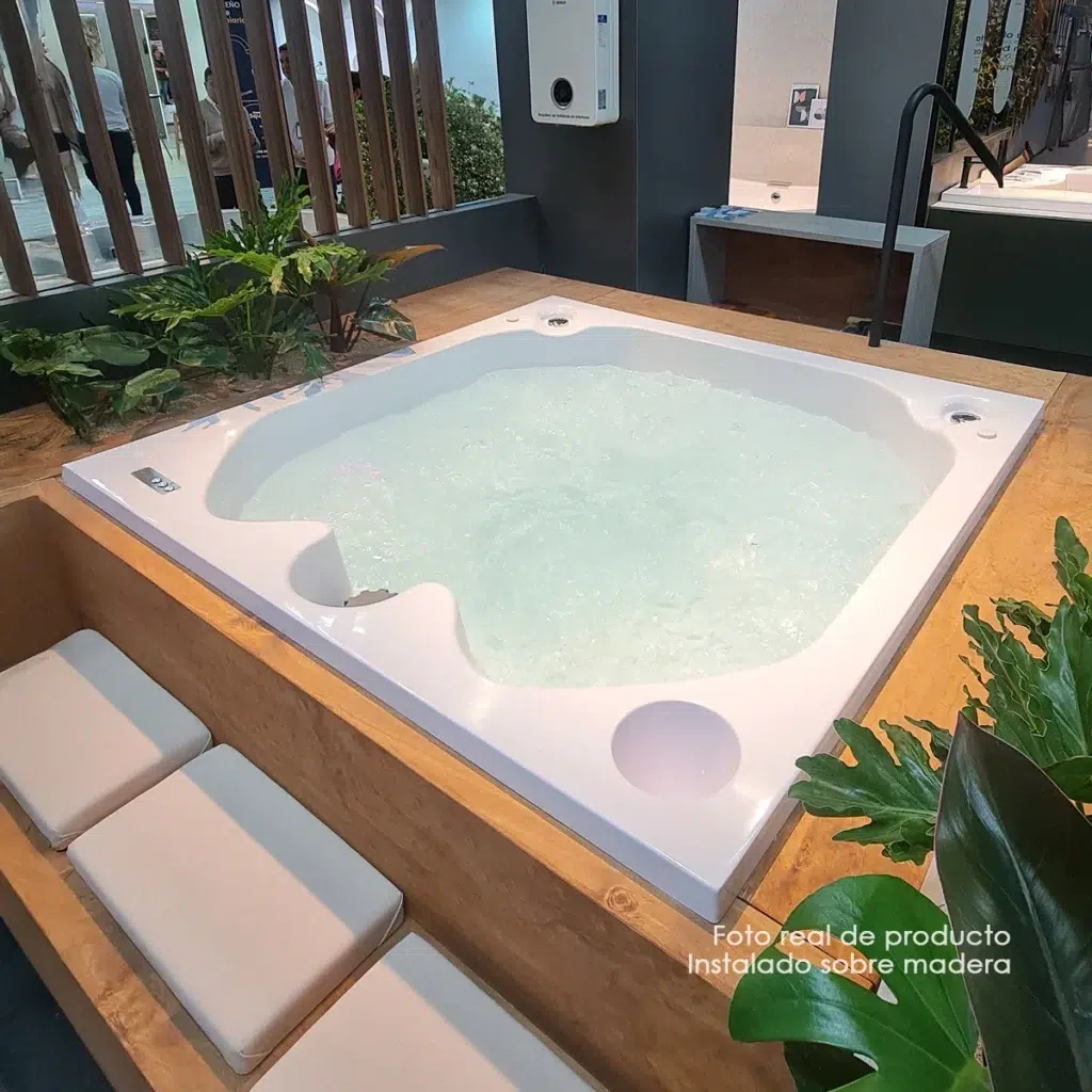 Sistema de firplak hidromasaje y jacuzzis de grado sanitario con jets ergonómicos instalados para un proyecto hotelero de bienestar.